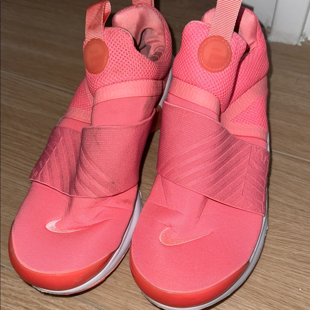 Nike Women's Coral Athletic Shoes